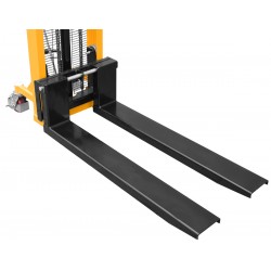 Transpaleta de mástil P716 (capacidad de carga de 700 kg, altura de elevación de 1600 mm)