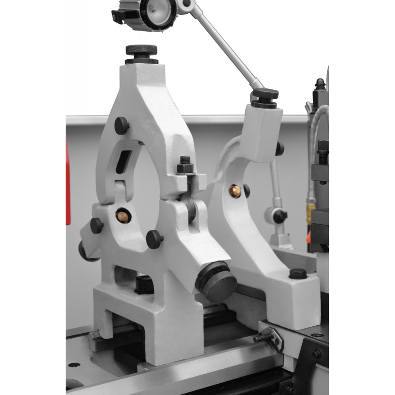 Torno universal convencional CORMAK 500 x 1500 / 65 + cuchillas + espiga giratoria
