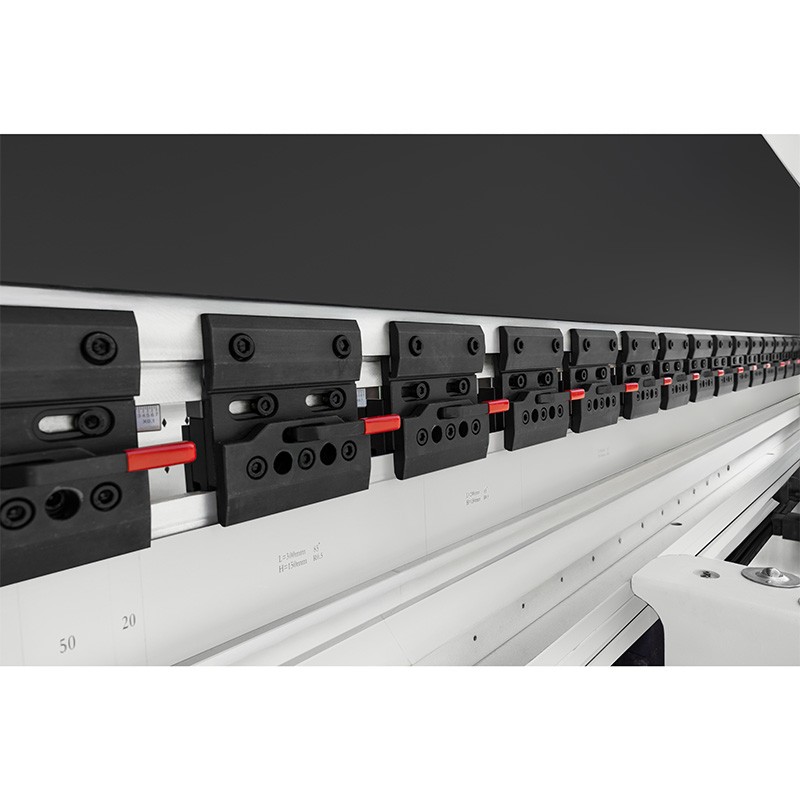 Prensa plegadora CNC 300×5000 DA-53TX | Fabricante CORMAK