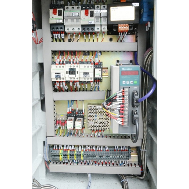 Frezarka uniwersalna UWF 110L SERVO