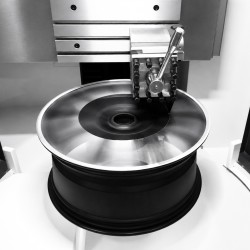 CORMAK - Tokarka CNC do renowacji felg aluminiowych 32 cali