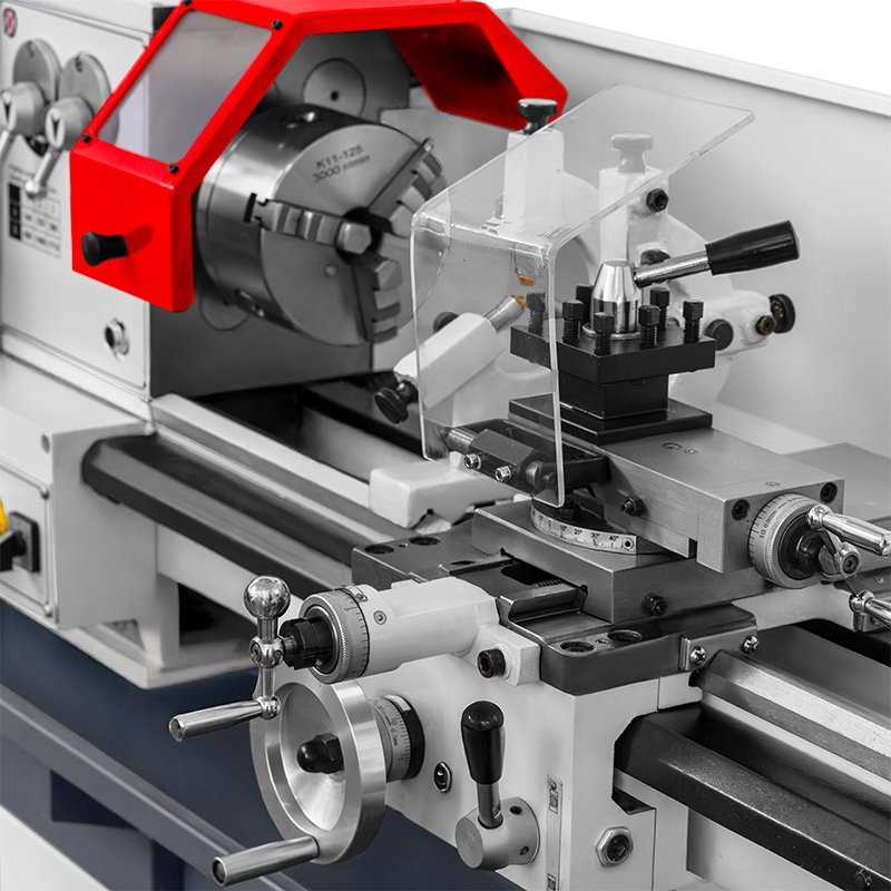 Torno universal convencional CORMAK TYTAN 210x520 230V + juego de herramientas de torneado + base