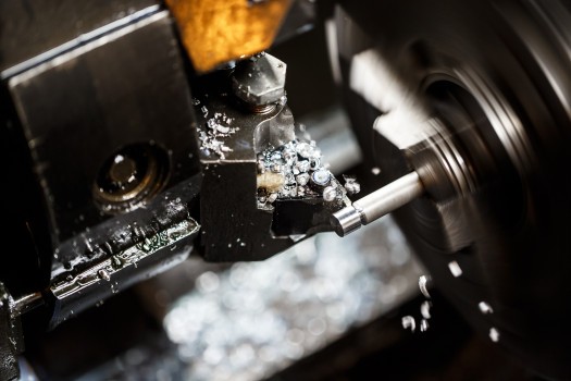 El uso de tornos CNC en diversos sectores